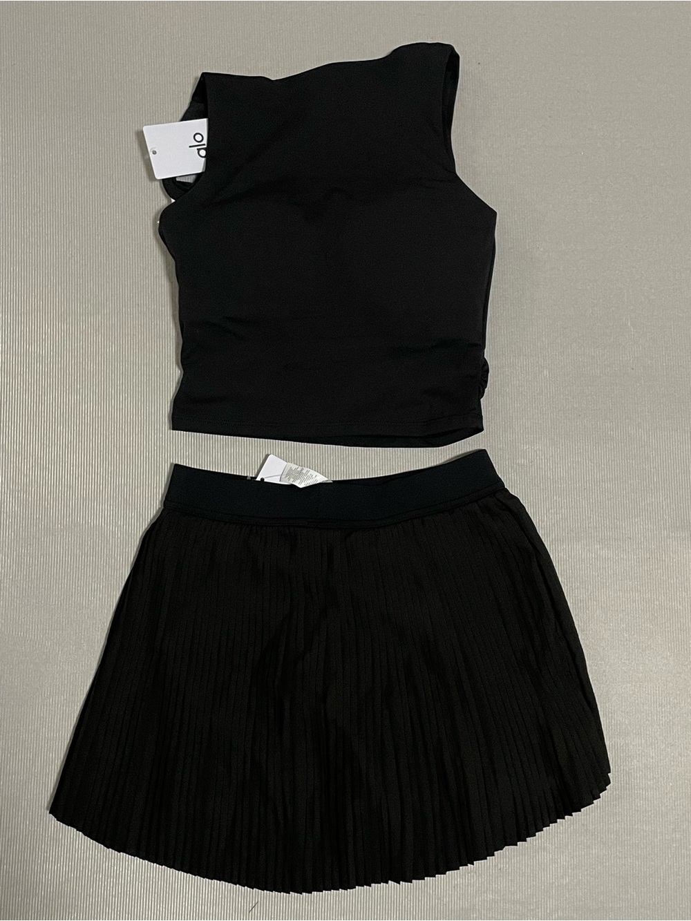 ALO Yoga Black Crop Tank Top and Pleated Skirt Set - Picture 2 of 6